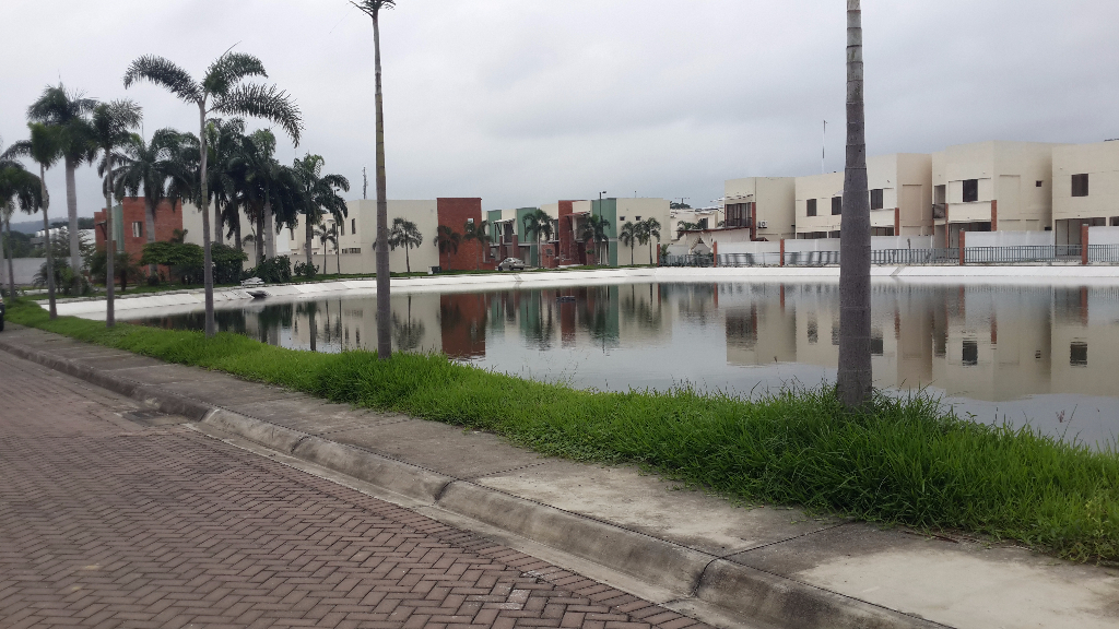 CEDENO CABANILLA - Departamento en Venta en Norte de Guayaquil - VENTA  DEPARTAMENTO DE OPORTUNIDAD EN LOMAS DE URDESA SIN AMOBLAR