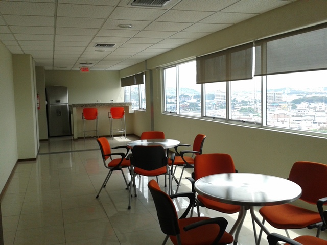 CEDENO CABANILLA - Departamento en Venta en Norte de Guayaquil - VENTA  DEPARTAMENTO DE OPORTUNIDAD EN LOMAS DE URDESA SIN AMOBLAR